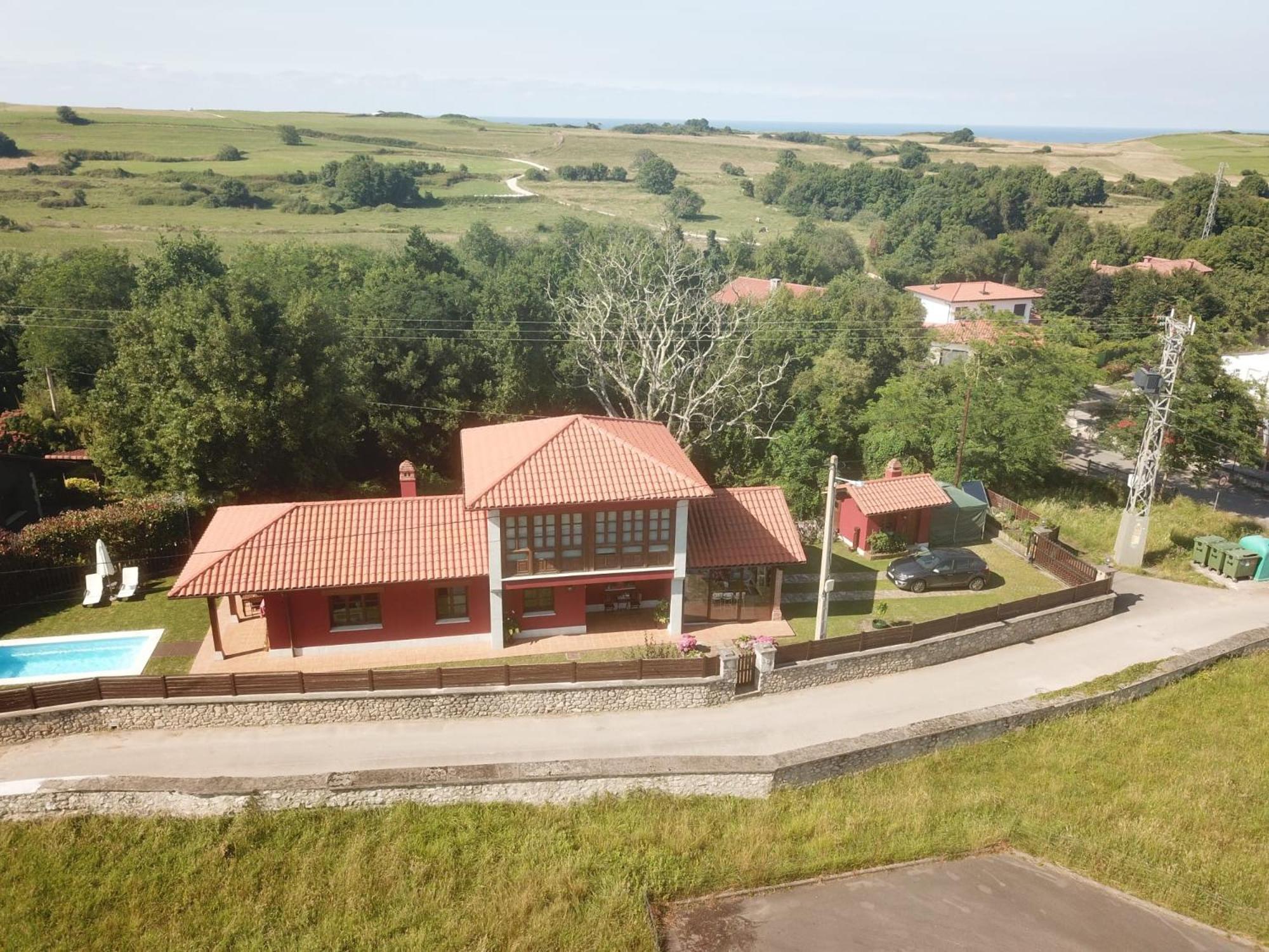 La Casa Roja Asturias Villa Hontoria Exterior photo